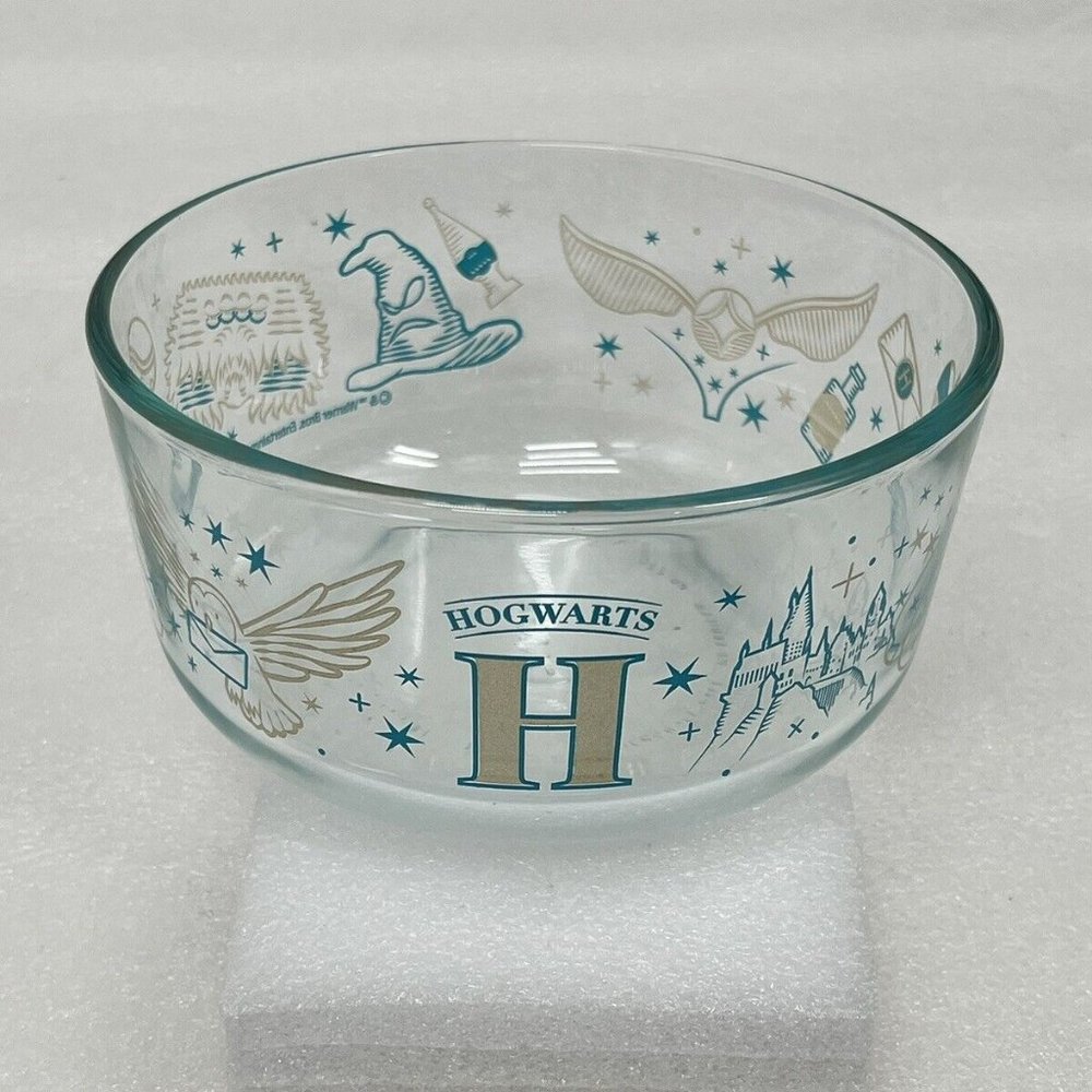 Pyrex Harry Potter ™ Decorated Glass Food Storage 4 Cup - Plastic Lid Ho…